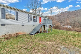9 Harwood Cemetary Rd in Barnardsville, NC - Building Photo - Building Photo