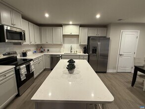 5175 Lazy Branch Ln in Keswick, VA - Foto de edificio - Building Photo