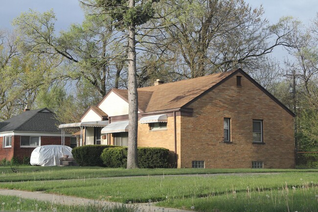 21131 Ridgedale St in Oak Park, MI - Building Photo - Building Photo