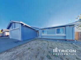 807 Whitney Ave in Suisun City, CA - Building Photo