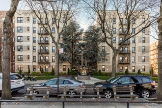 260 Ocean Pkwy in Brooklyn, NY - Building Photo - Building Photo