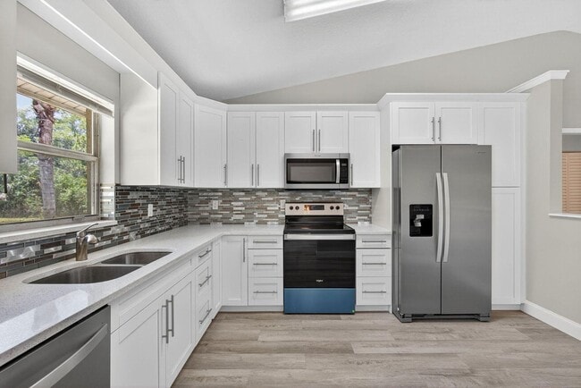 16971 Mayfair Dr E in The Acreage, FL - Foto de edificio - Building Photo