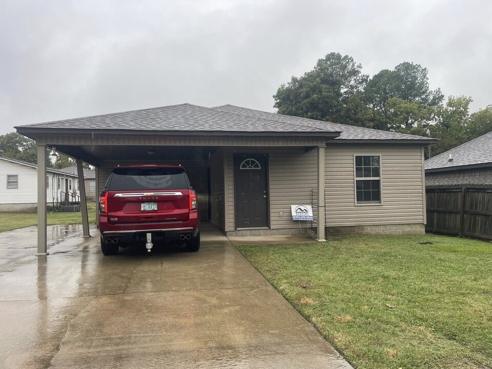 718 S 6th St, Unit 1 in Paragould, AR - Foto de edificio