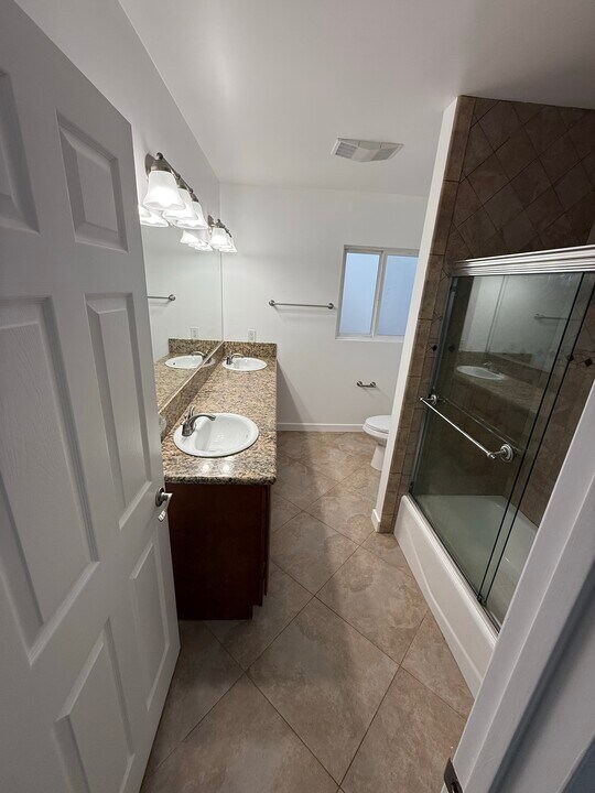 236 W Holly Ave in El Segundo, CA - Building Photo