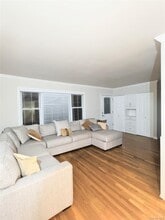 94 Walter Ct in Commack, NY - Building Photo - Building Photo