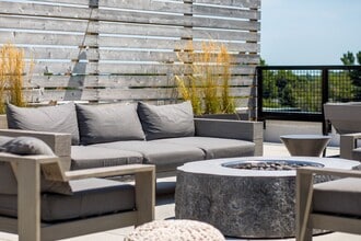 Canfield Park in Bridgeport, CT - Foto de edificio - Building Photo