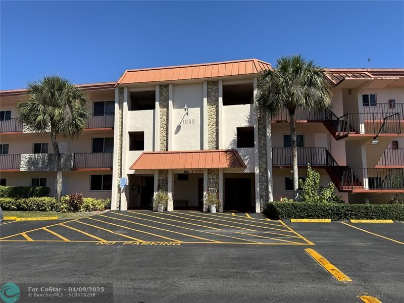 1080 Del Lago Cir in Sunrise, FL - Building Photo