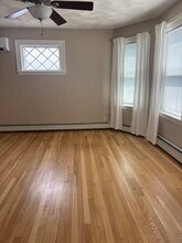 27 Broadway in Newton, MA - Foto de edificio - Building Photo