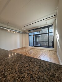 1224 W Van Buren St, Unit 610 in Chicago, IL - Building Photo - Building Photo