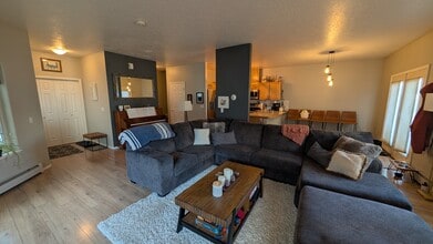 12580 Old Glenn Hwy in Anchorage, AK - Building Photo - Building Photo