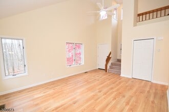 15 Stonehouse Ct in Jefferson, NJ - Building Photo - Building Photo