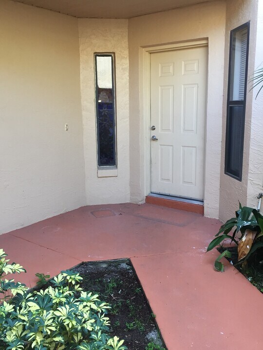 7605 Sugar Bend Dr in Orlando, FL - Building Photo