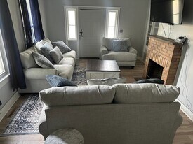 1648 Valley Dr in Syracuse, NY - Building Photo