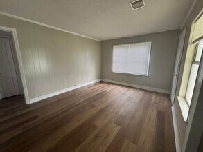 1138 1st Ave N in Texas City, TX - Building Photo - Building Photo