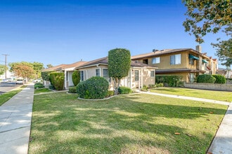 340 N Monterey St, Unit 304 N Monterey St in Alhambra, CA - Foto de edificio - Building Photo