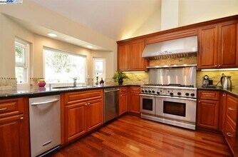 2051 Pebble Dr in Alamo, CA - Building Photo - Building Photo