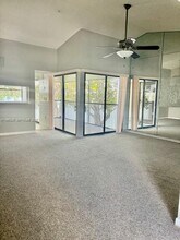 1024 S Independence Dr in Homestead, FL - Foto de edificio - Building Photo