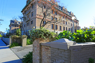 Clark Residence in Los Angeles, CA - Foto de edificio - Building Photo