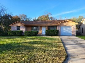 221 Scott Ave in Universal City, TX - Building Photo