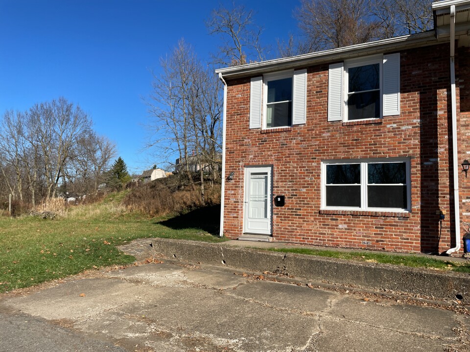 38 Hawk Ct in Wheeling, WV - Foto de edificio