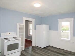 93 E Elm St in Torrington, CT - Building Photo - Building Photo