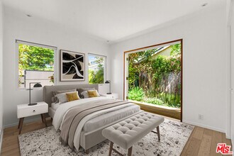2425 Cloy Ave in Los Angeles, CA - Building Photo - Building Photo