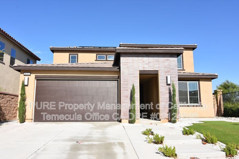 36343 Calle Lisbon in Winchester, CA - Building Photo