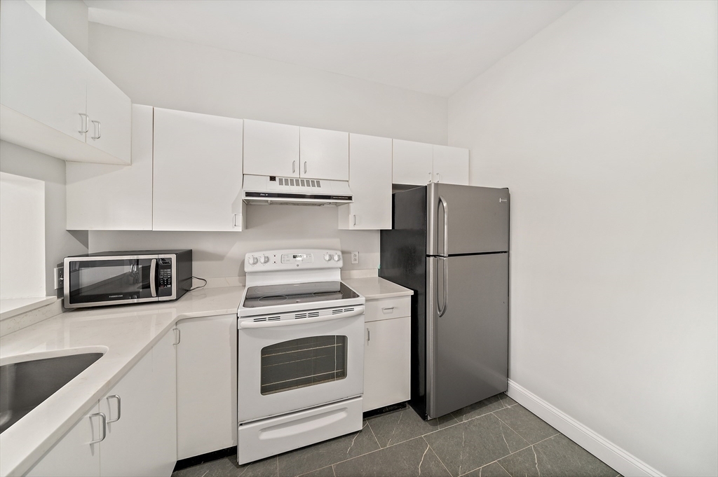 240 Heath St, Unit P20 in Boston, MA - Building Photo