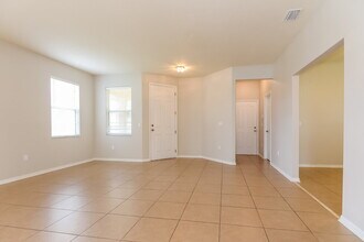 9432 Wellstone Dr in Land O Lakes, FL - Building Photo - Building Photo