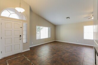 16018 S 44th St in Phoenix, AZ - Building Photo - Building Photo