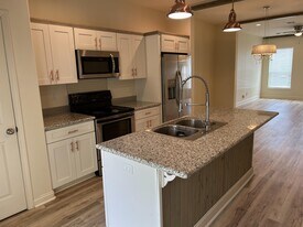 108 Appleoak Ave in Lafayette, LA - Building Photo