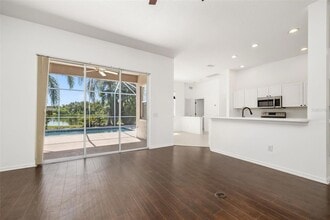 7813 Castleisland Dr in Sarasota, FL - Building Photo - Building Photo