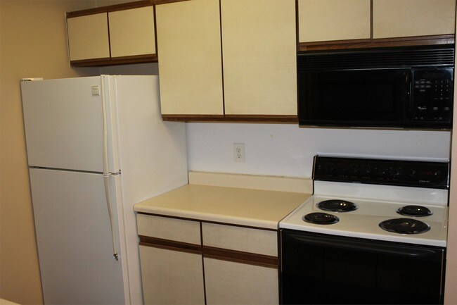 3670 S John Hix Rd in Wayne, MI - Building Photo - Building Photo