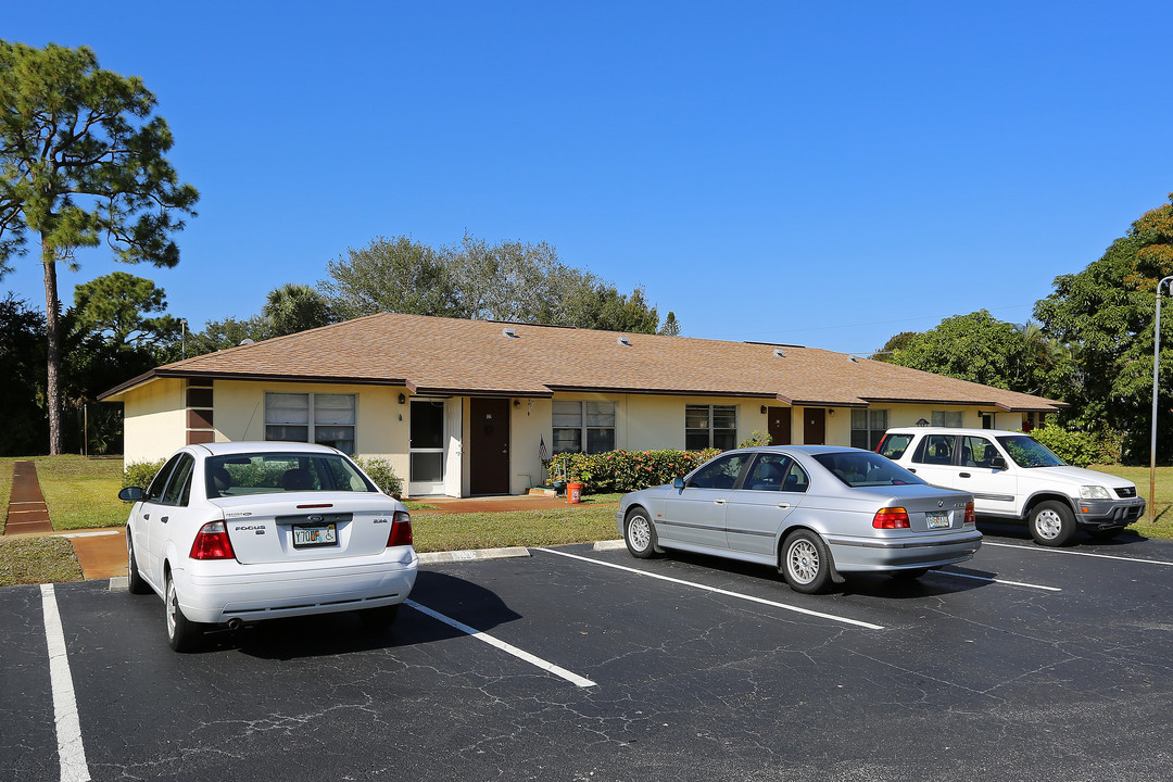 Stuart Manor Apartments in Stuart, FL - Foto de edificio