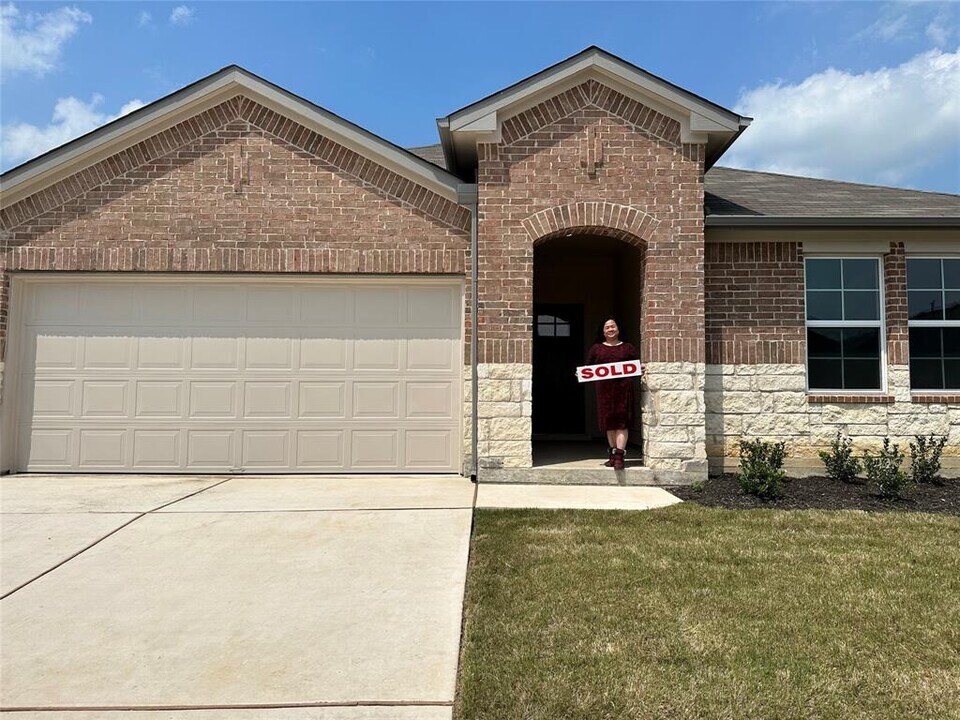 19516 Ann Richards Ave in Manor, TX - Building Photo