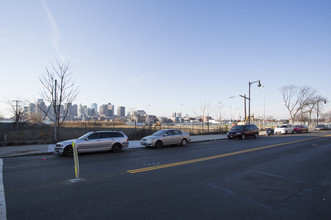 The Mark at DeNormandie Wharf in Boston, MA - Foto de edificio - Building Photo