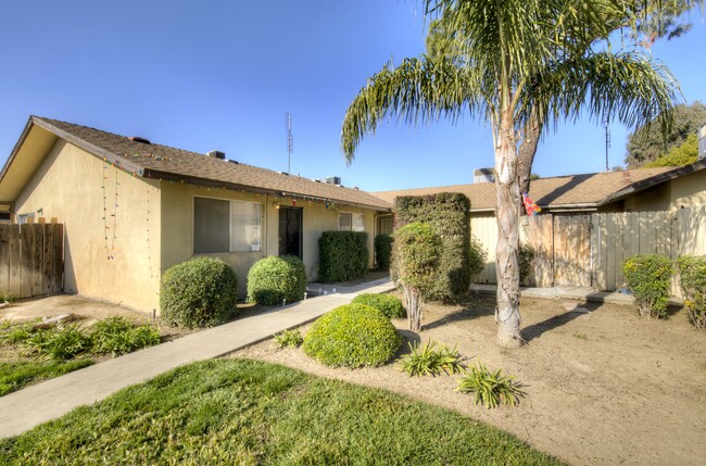 1136 Sylmar Ave in Clovis, CA - Building Photo - Building Photo