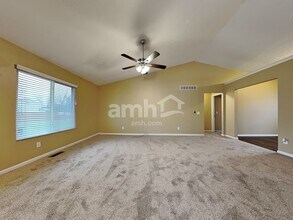 1365 Lamplighter Ln in Fairborn, OH - Building Photo - Building Photo
