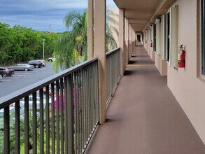 12651 SW 16th Ct in Pembroke Pines, FL - Foto de edificio - Building Photo