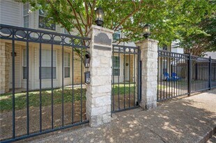 2020 S 9th St in Waco, TX - Building Photo