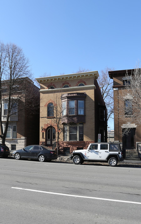 550 Madison Ave in Albany, NY - Building Photo