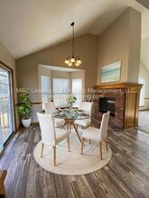 1902 Arapahoe Ct in Greenwood, MO - Building Photo - Building Photo