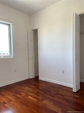 3500 Coral Way, Unit 910 in Coral Gables, FL - Foto de edificio - Building Photo