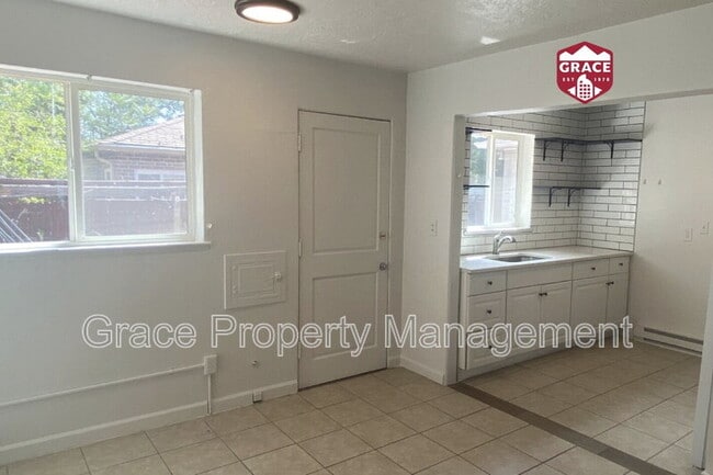 property at 1944 1/2 Oswego St