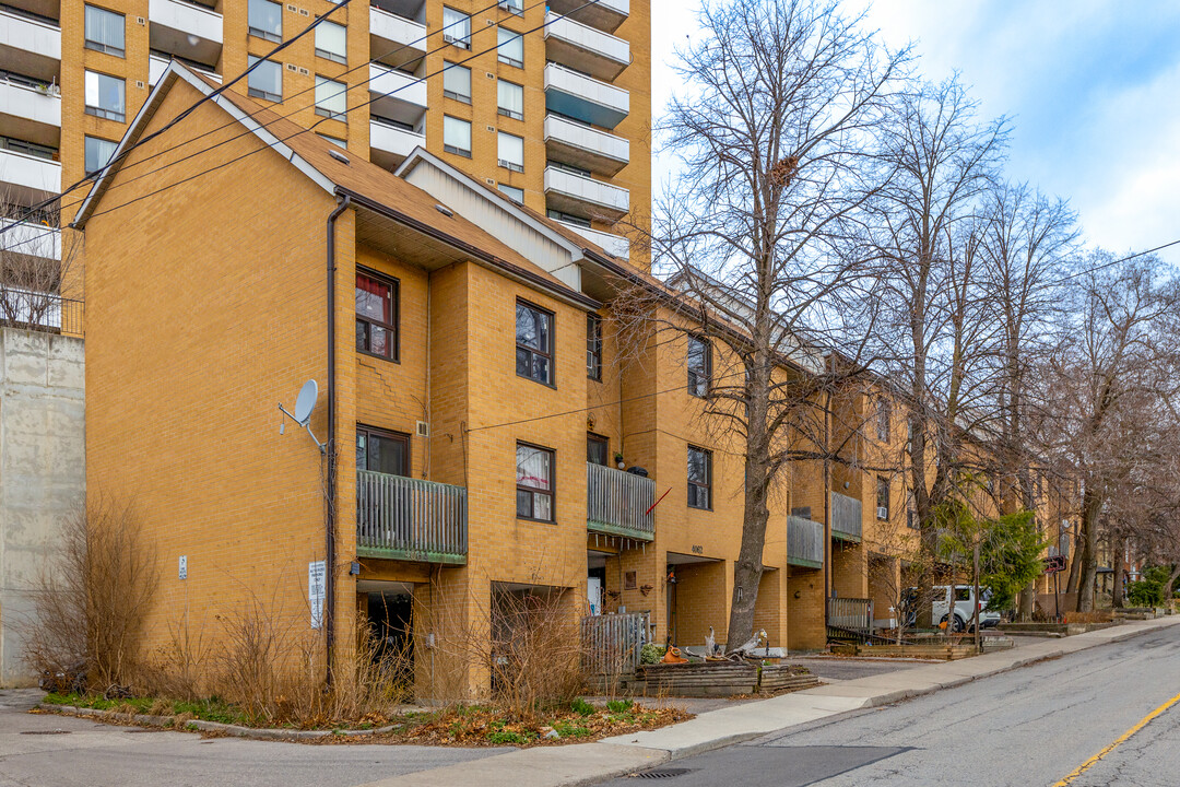 4062 Old Dundas St in Toronto, ON - Building Photo