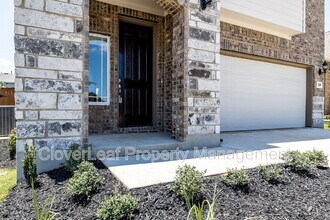 2009 Flametree Ave in New Braunfels, TX - Building Photo - Building Photo