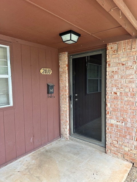2010 W Utah Ave, Unit 2010 in Chickasha, OK - Building Photo