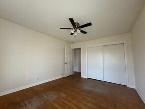 1709 Navidad St in Victoria, TX - Foto de edificio - Building Photo