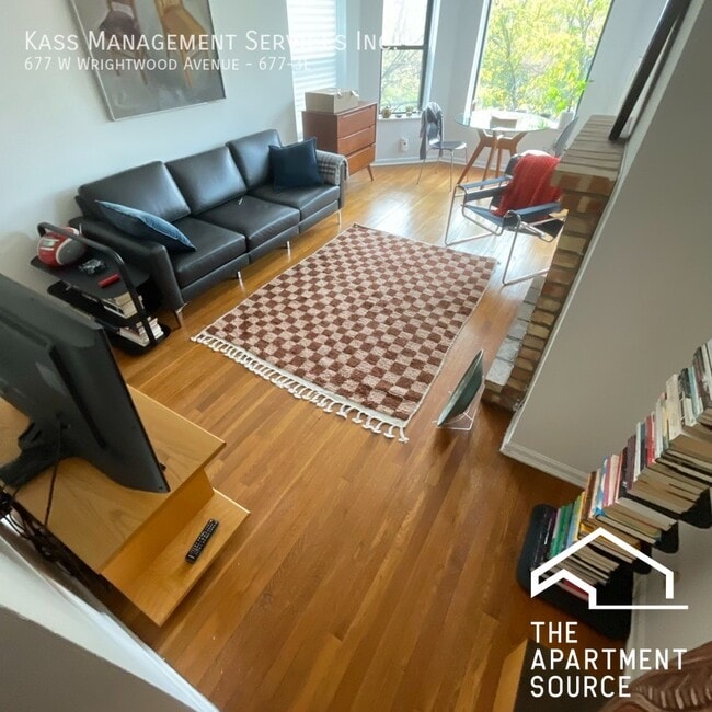 673 W Wrightwood Ave, Unit 3E