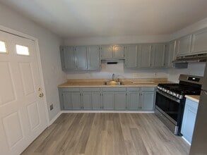 998 Campbell Ave in West Haven, CT - Building Photo - Building Photo
